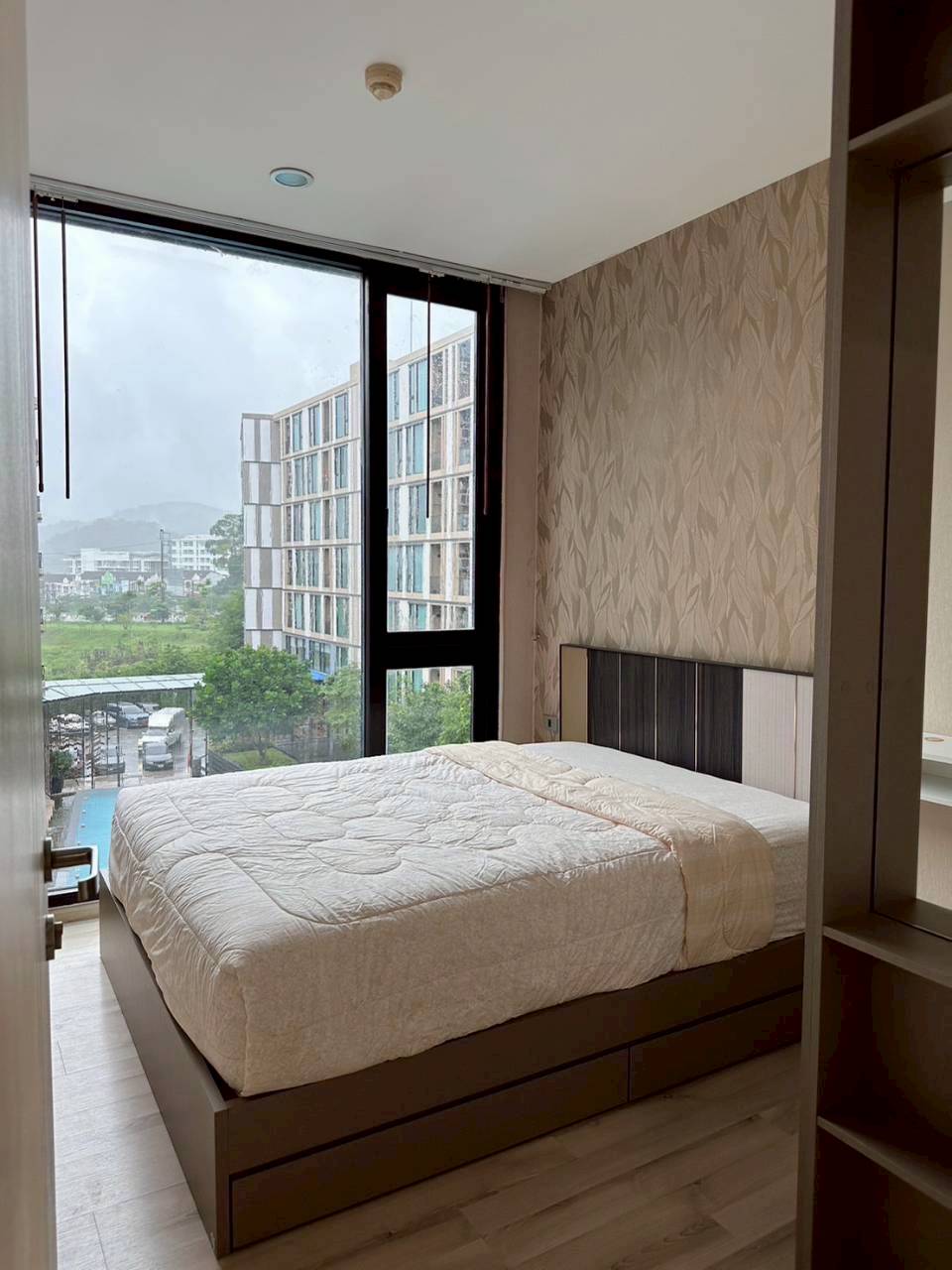 The Base Uptown WR-04218 9