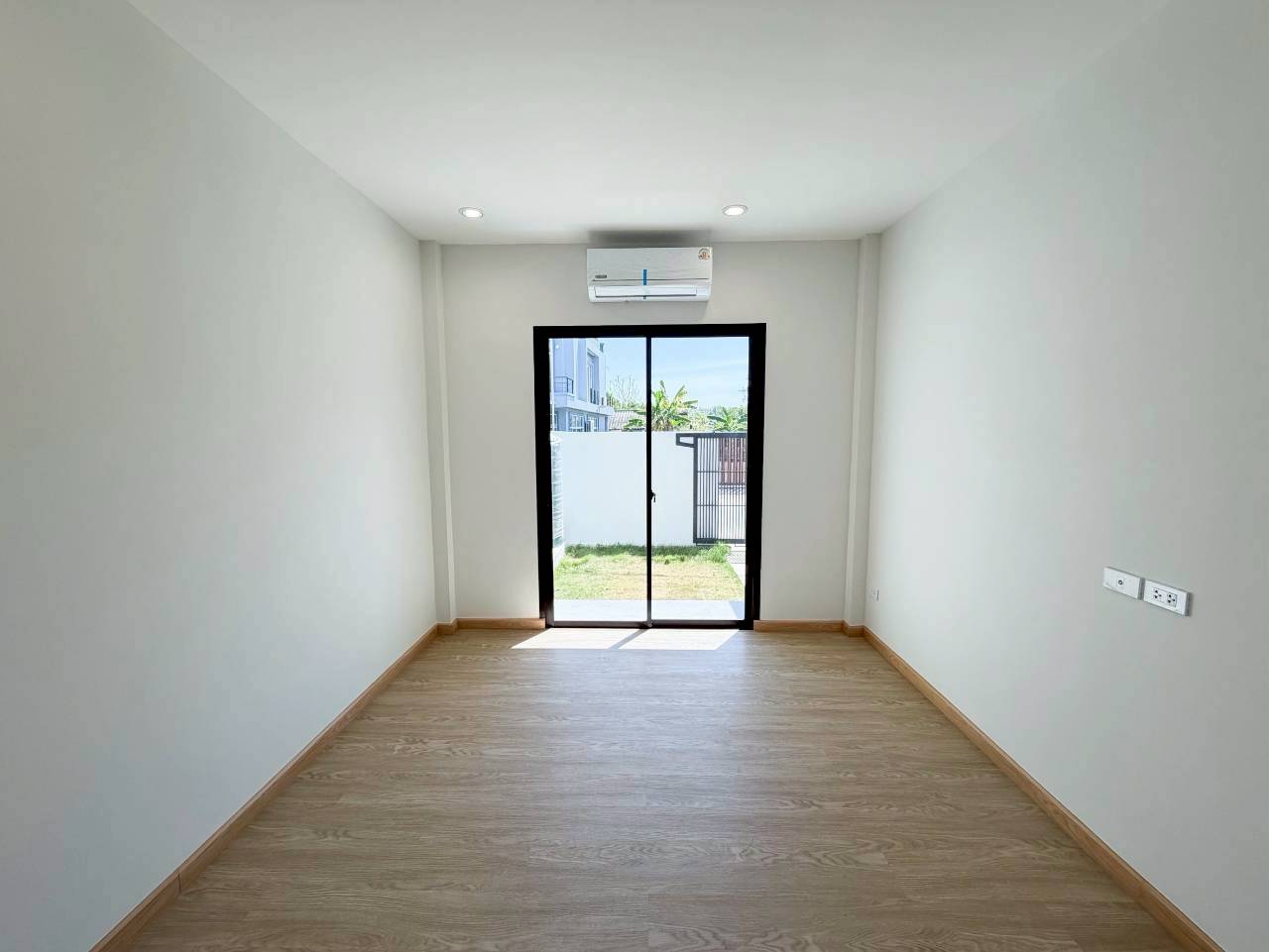 บ้านแฝดสร้างใหม่ ฉลอง WR-04229 4