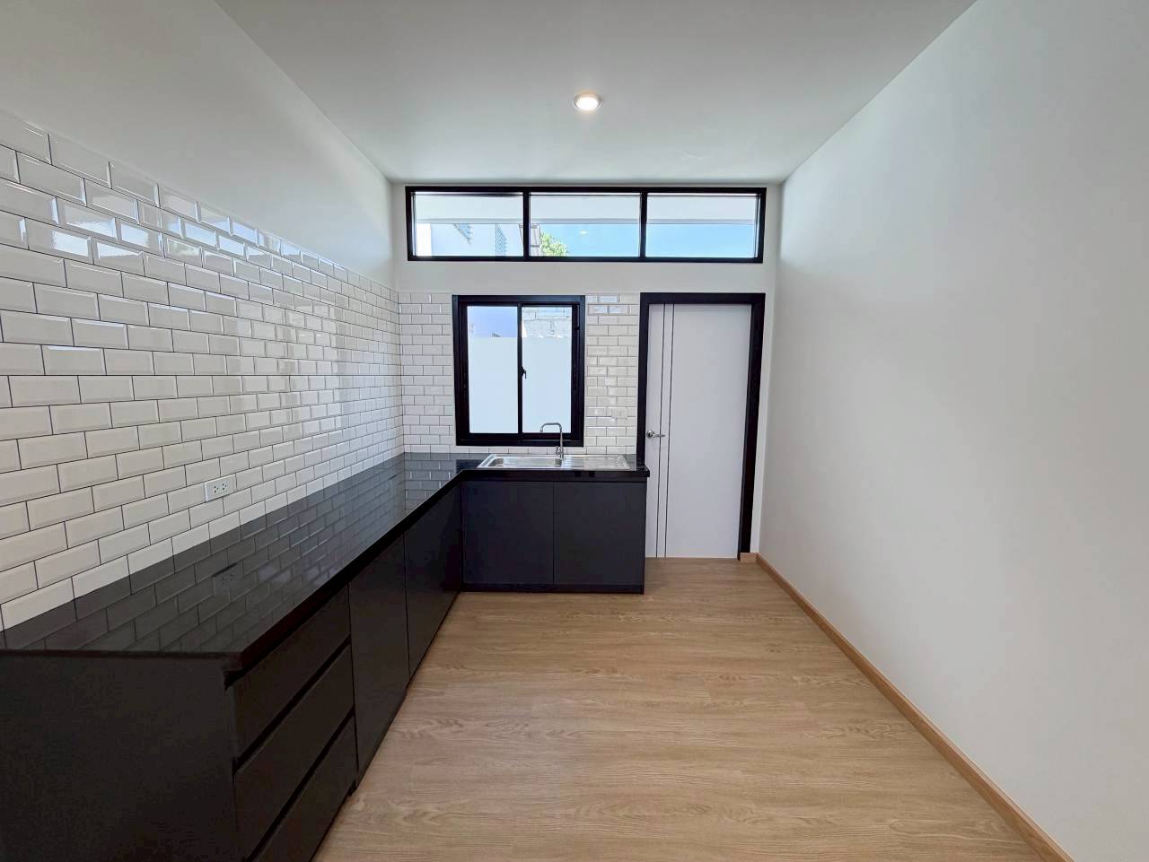 บ้านแฝดสร้างใหม่ ฉลอง WR-04229 7