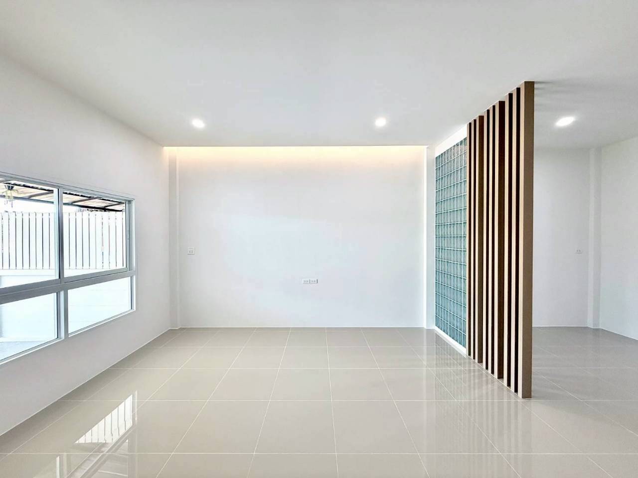 หมู่บ้านสมบูรณ์ทรัพย์ วิลเลจ WR-04245 2