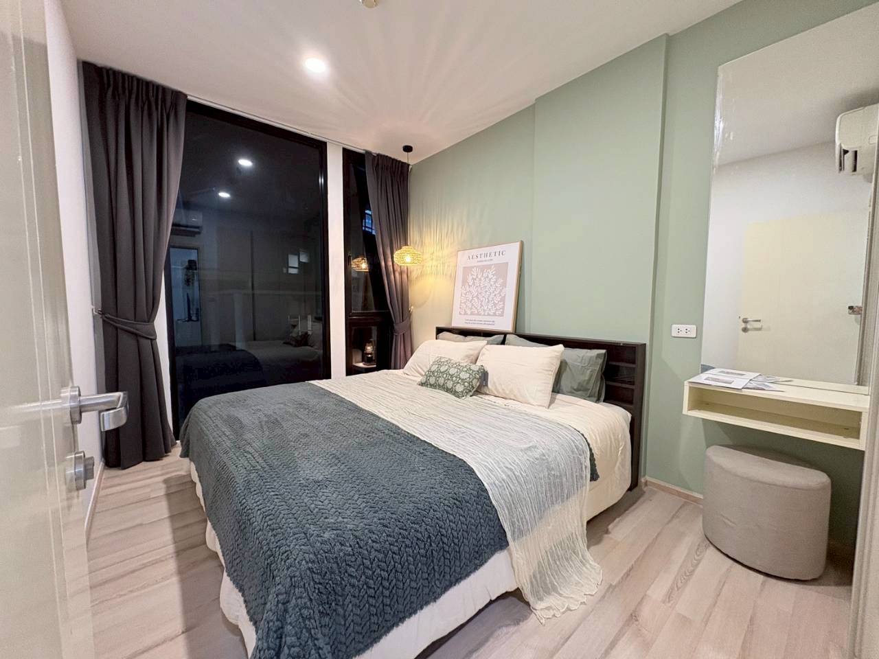 The Base Uptown WR-04269 4