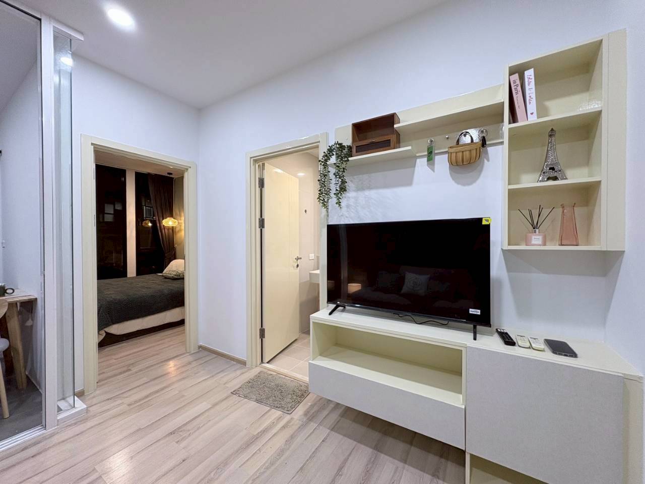 The Base Uptown WR-04269 6