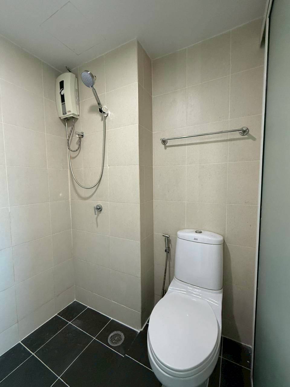 The Wide Condominium WR-04299 9