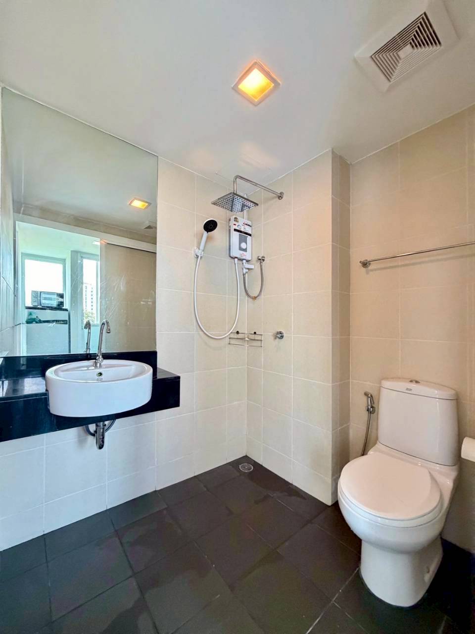 The Wide Condominium WR-04307 11