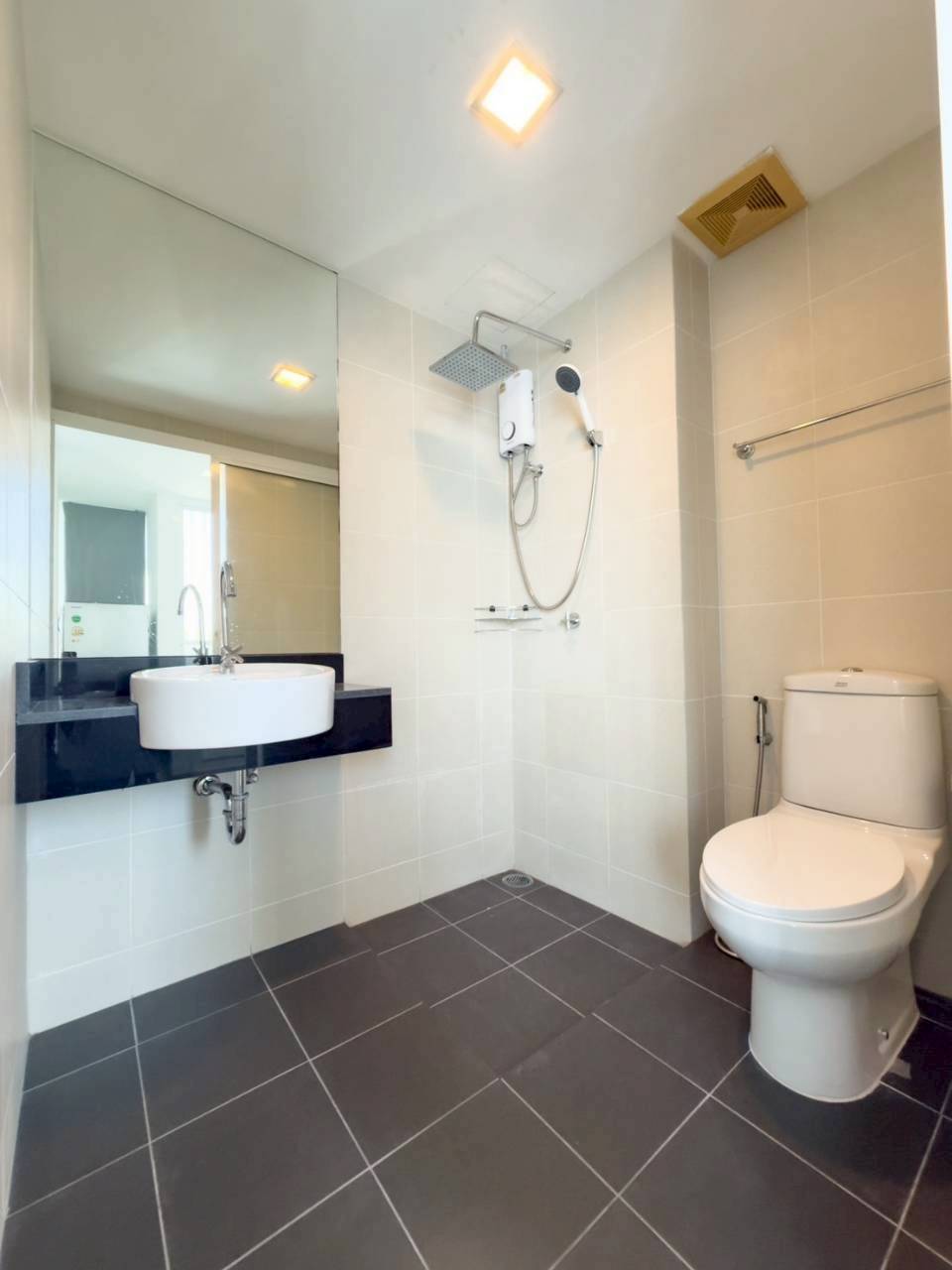 The Wide Condominium WR-04308 10