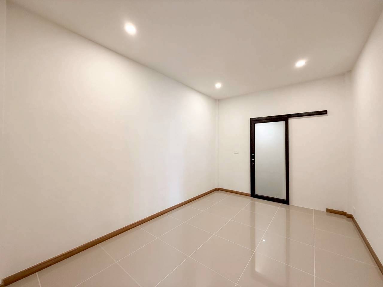 หมู่บ้านธนาทาวน์โฮม WR-04325 4