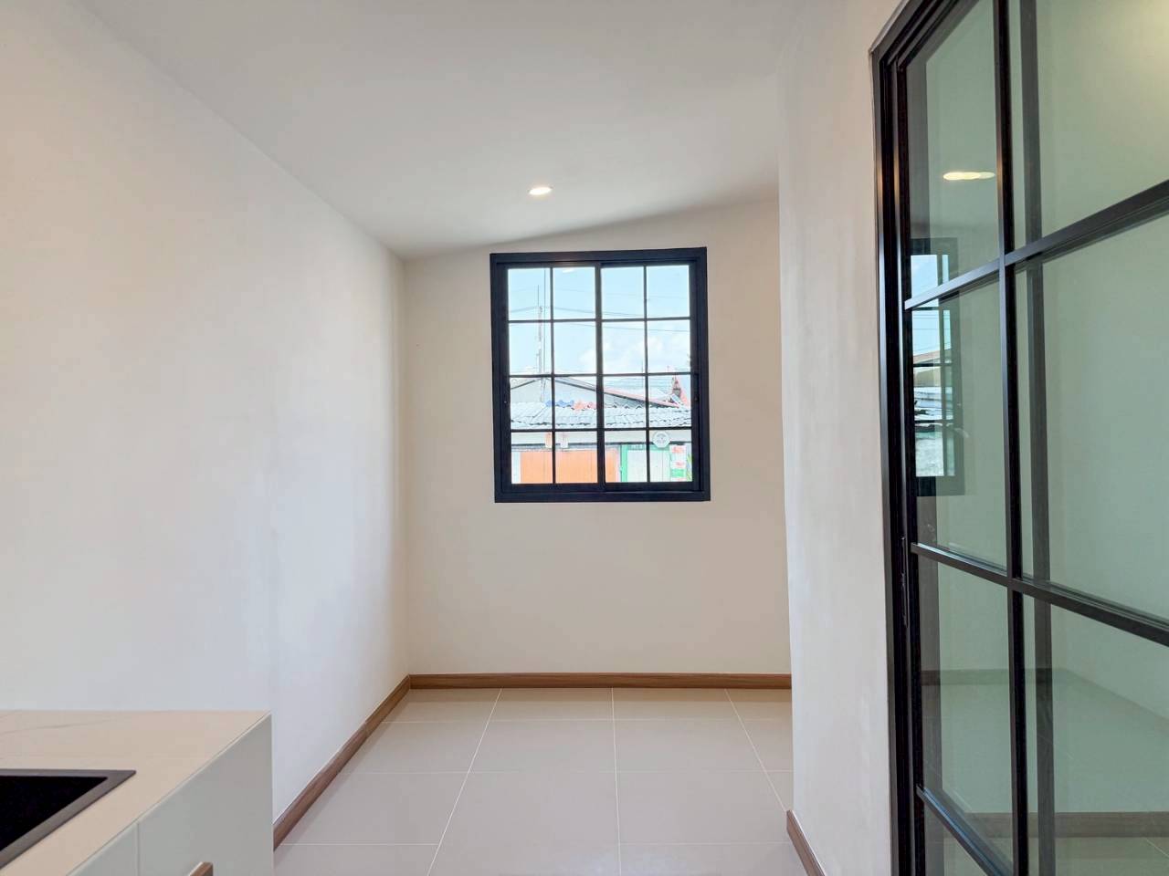 หมู่บ้านธนาทาวน์โฮม WR-04325 6