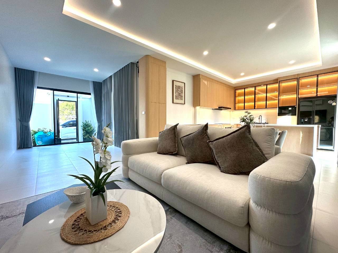 Land and House ปาริชาต WR-03849 2