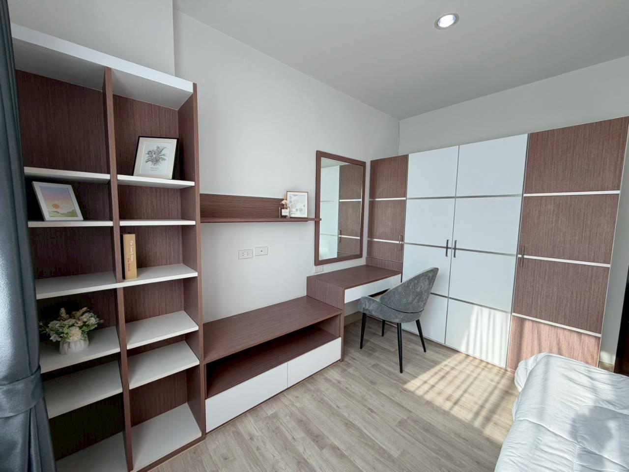 Phanason The Green Place Condominium WR-04334 5