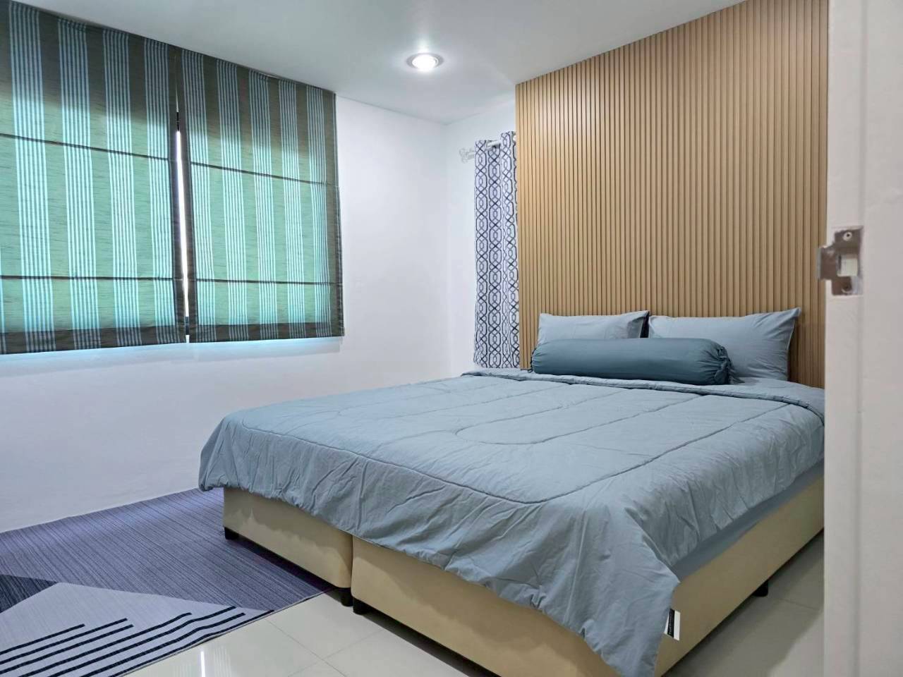 Ratchaporn Place WR-04348 3