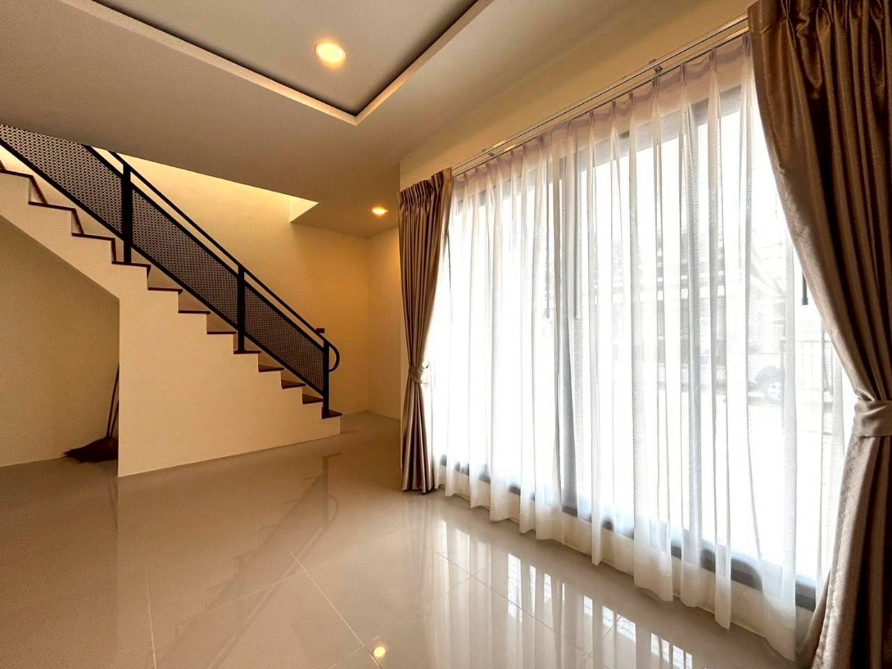 ทาวน์โฮมสไตล์โมเดิร์น WR-04363 3