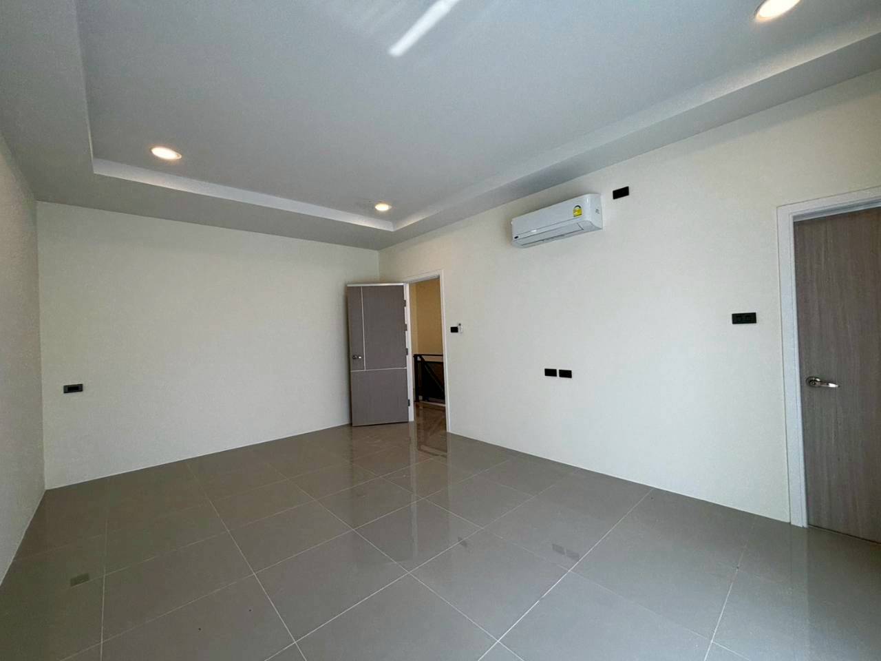 ทาวน์โฮมสไตล์โมเดิร์น WR-04363 4