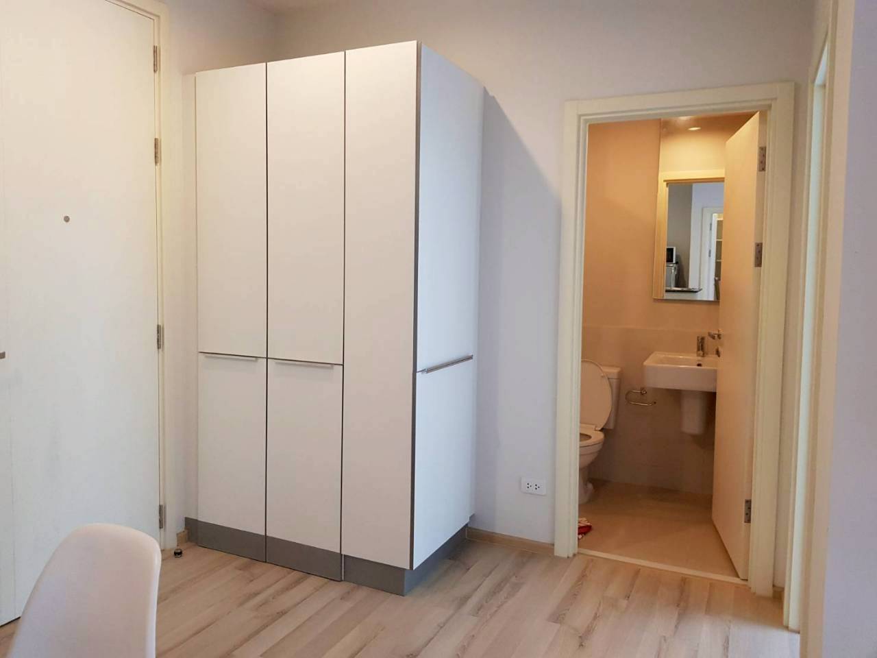 The Base Uptown WR-04370 5