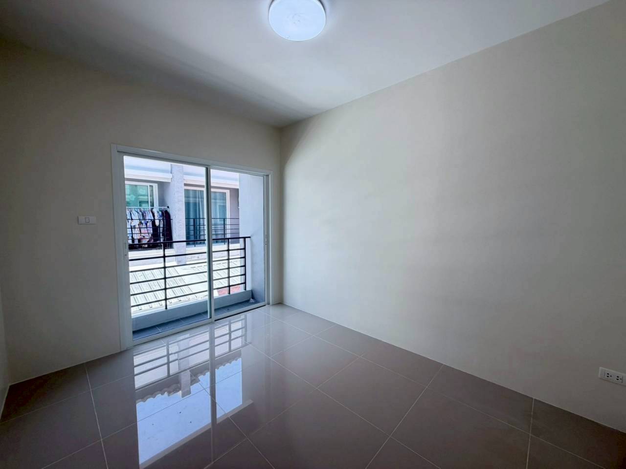 หมู่บ้านเจ้าฟ้าพรีเมียร์ เกาะแก้ว WR-04382 8