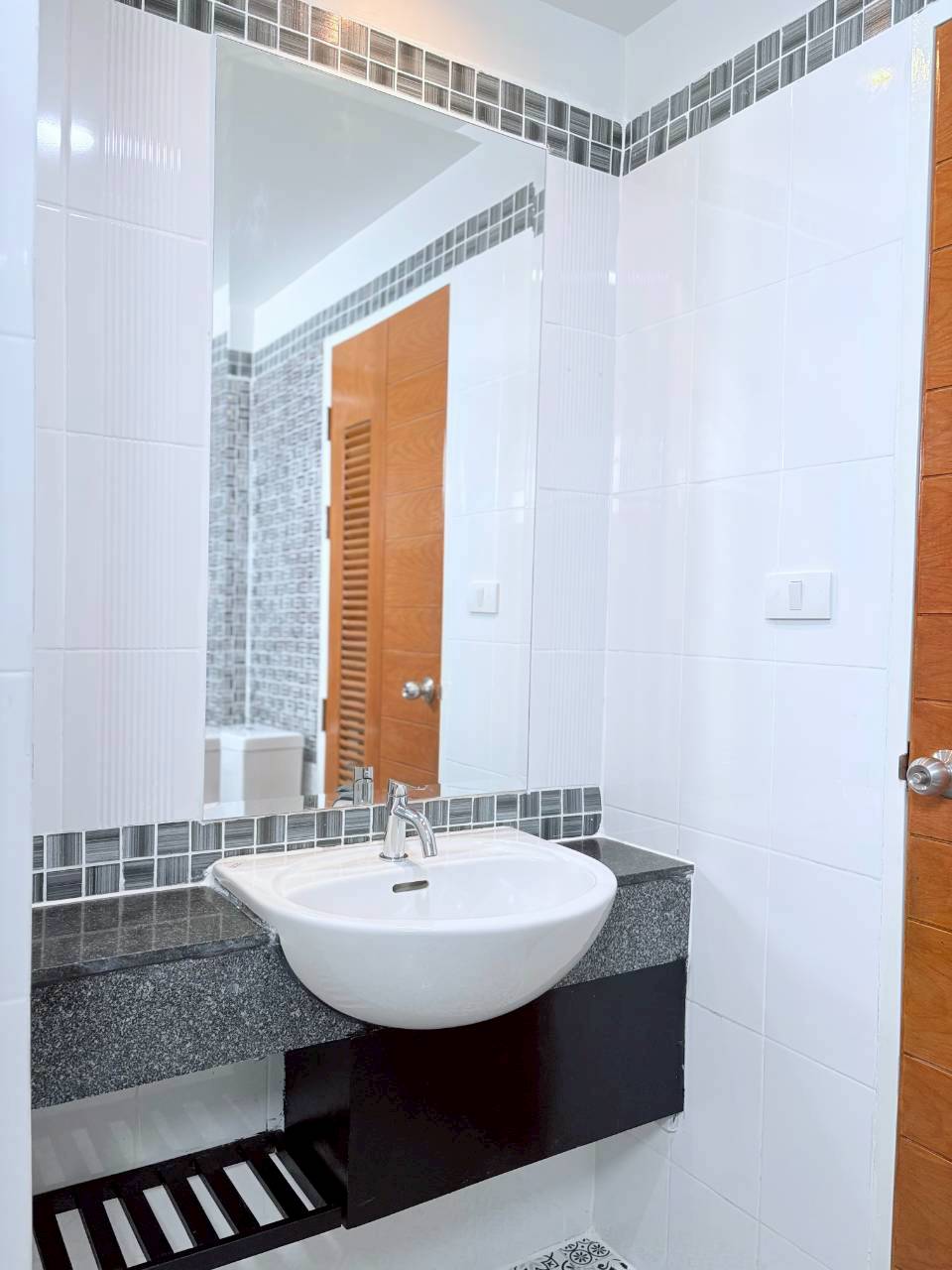 Ratchaporn Place WR-04387 9