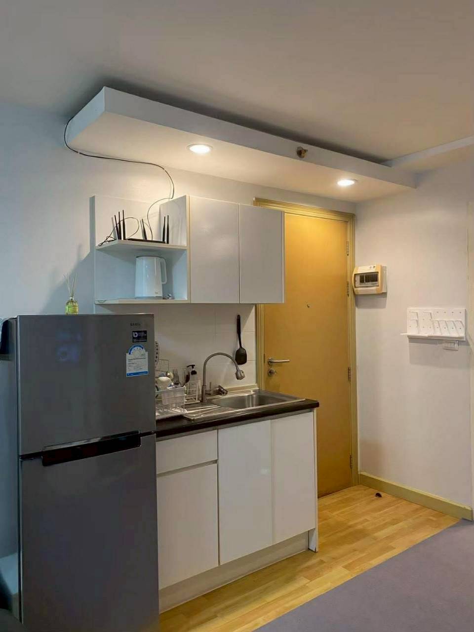 The Light Condominium WR-04398 10