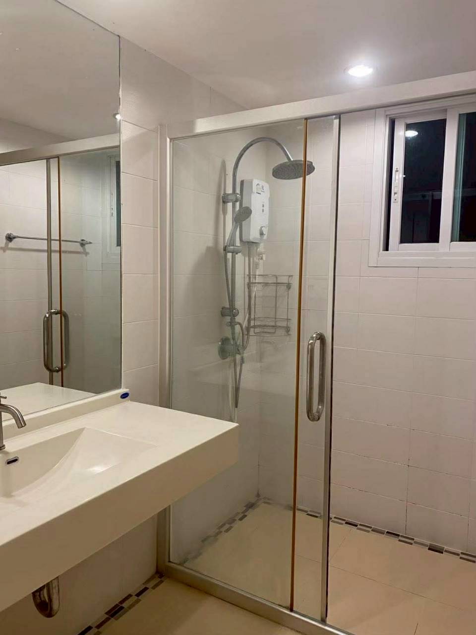 The Light Condominium WR-04398 12