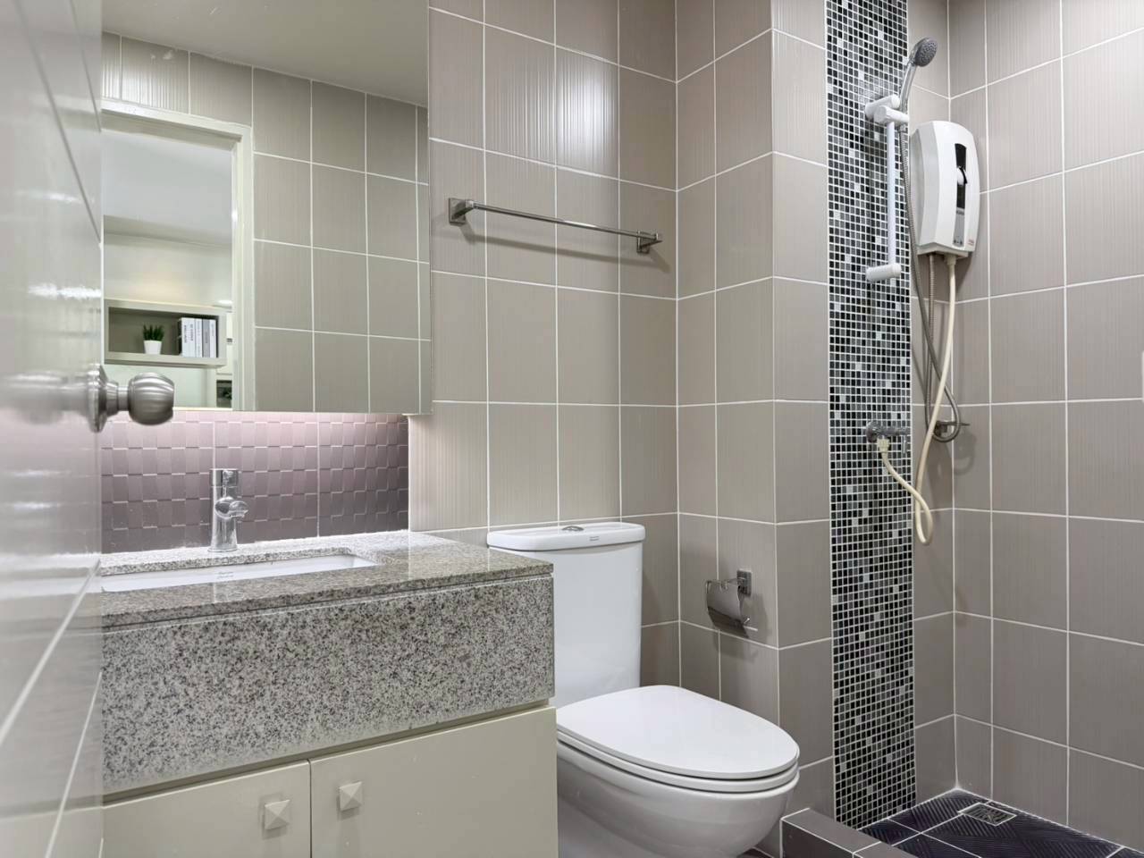 The Scene Condo WR-04414 10