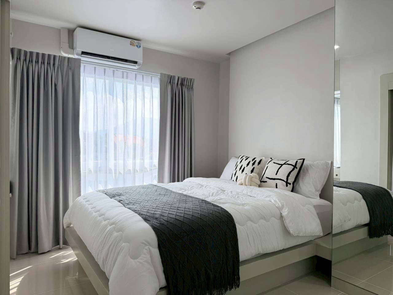 The Scene Condo WR-04414 4