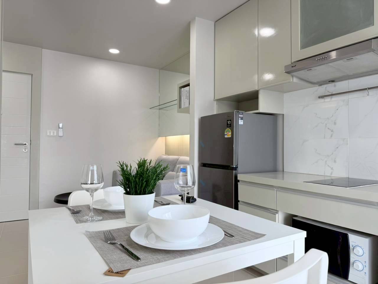 The Scene Condo WR-04414 8