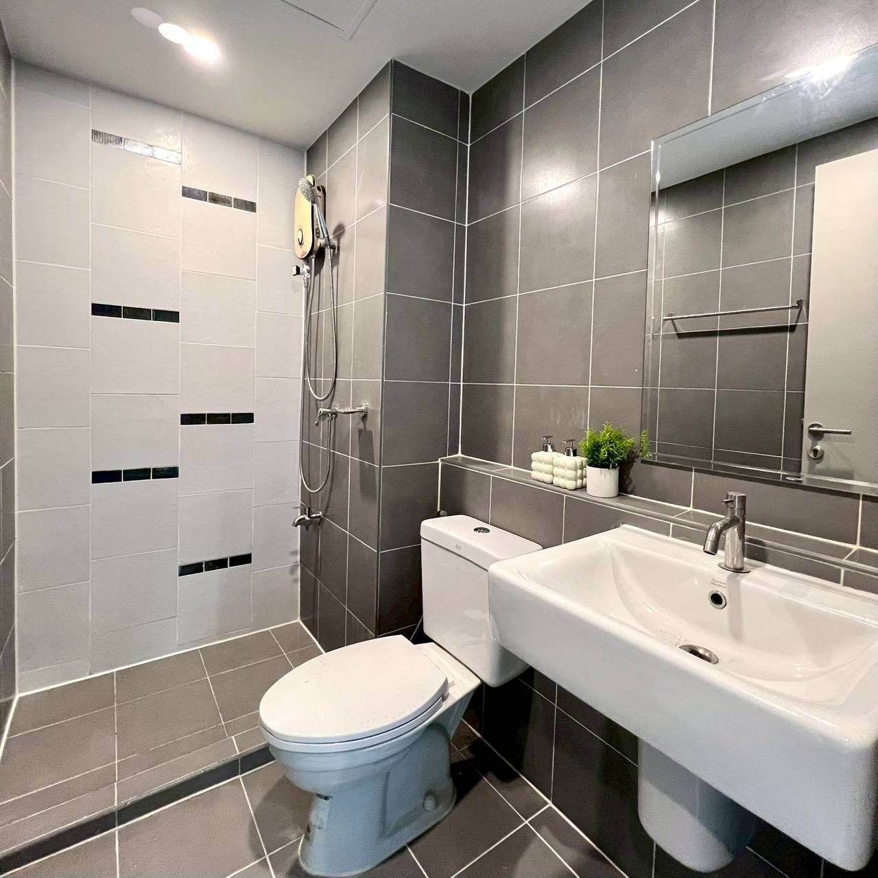 Dcondo Mine WR-04440 11