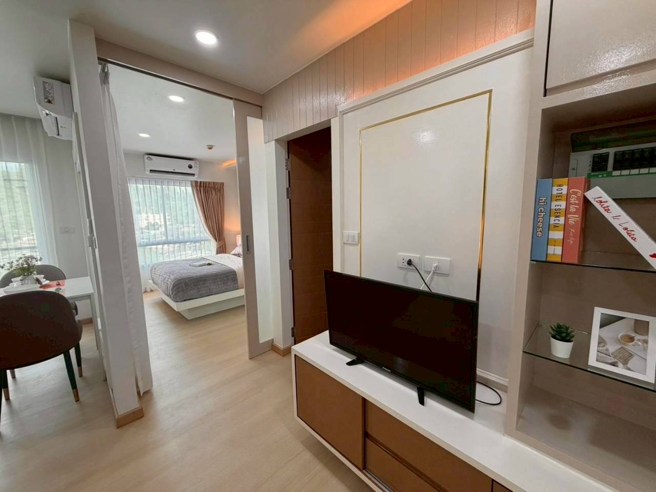 The Scene Condo WR-04454 3