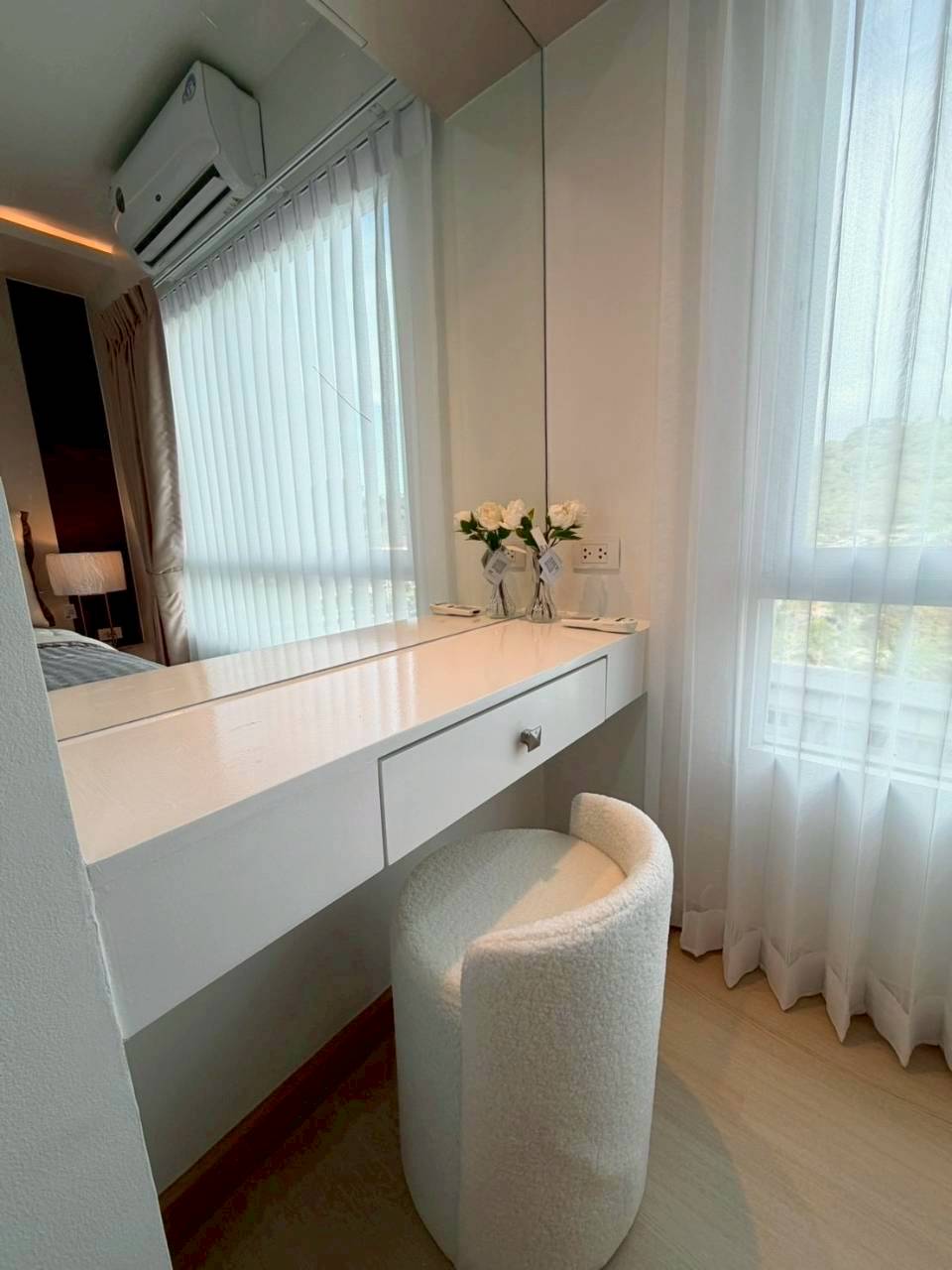 The Scene Condo WR-04454 9