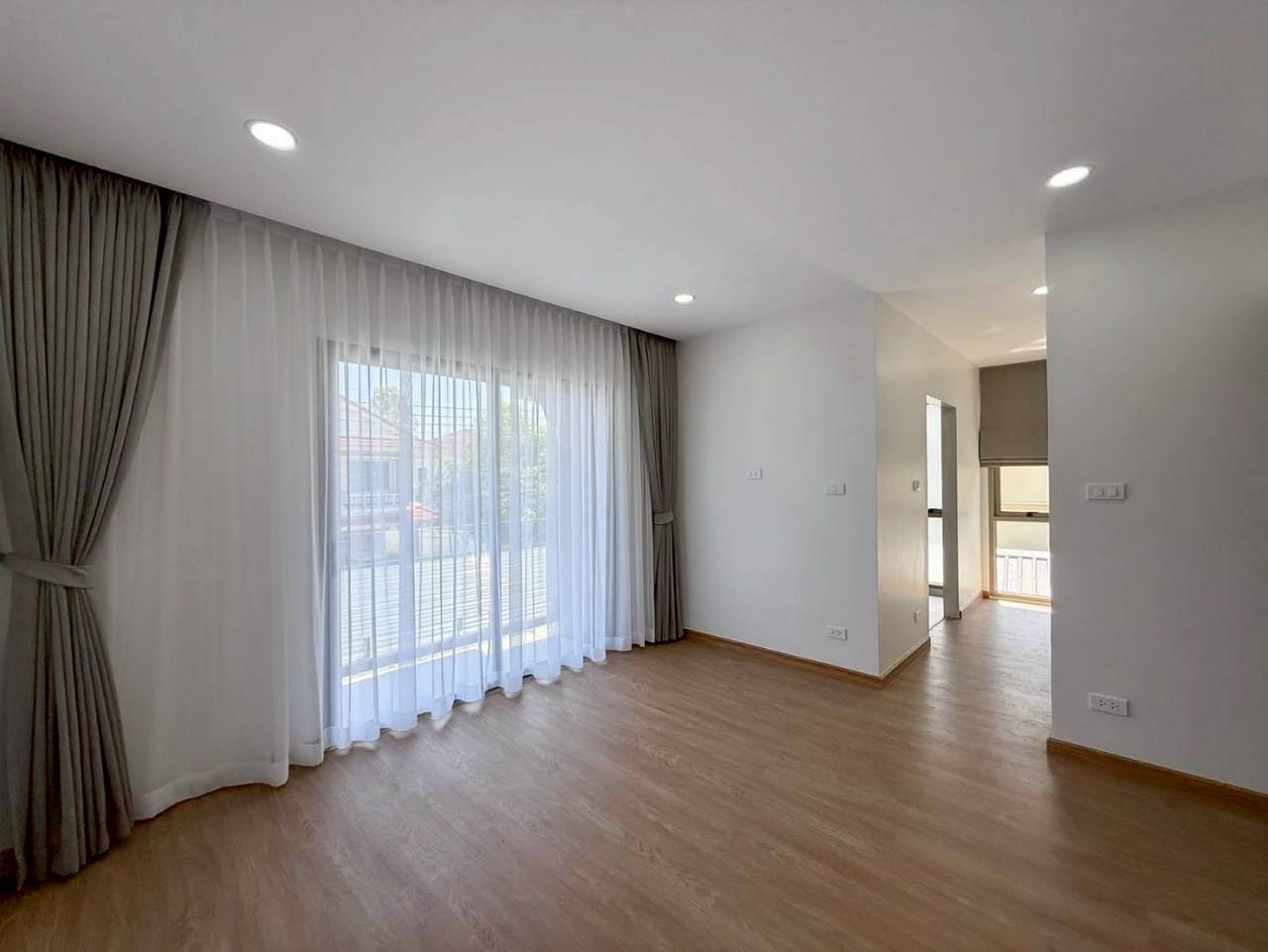 Land and House สีวลี WR-03332 8