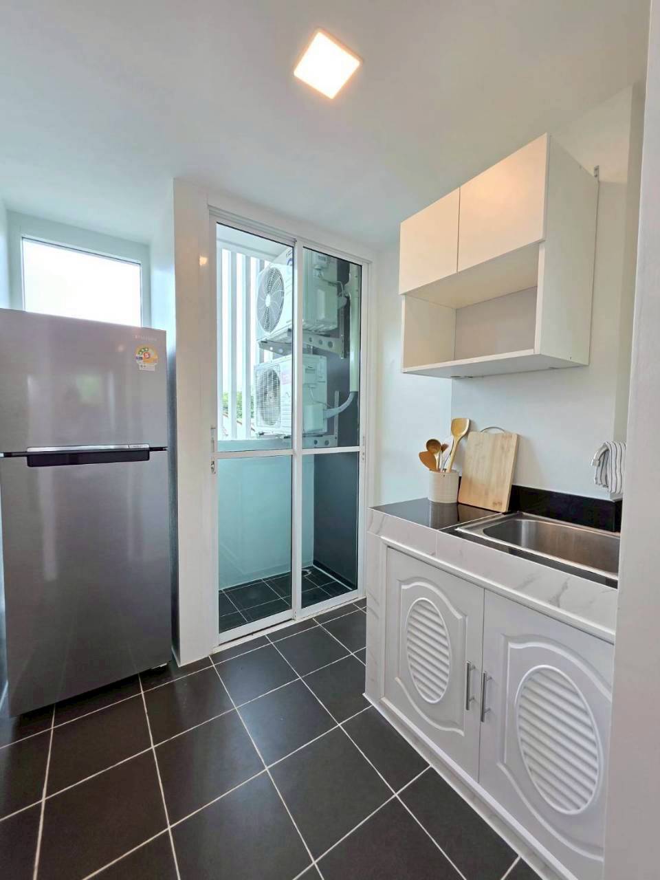 The Wide Condo WR-04468 10