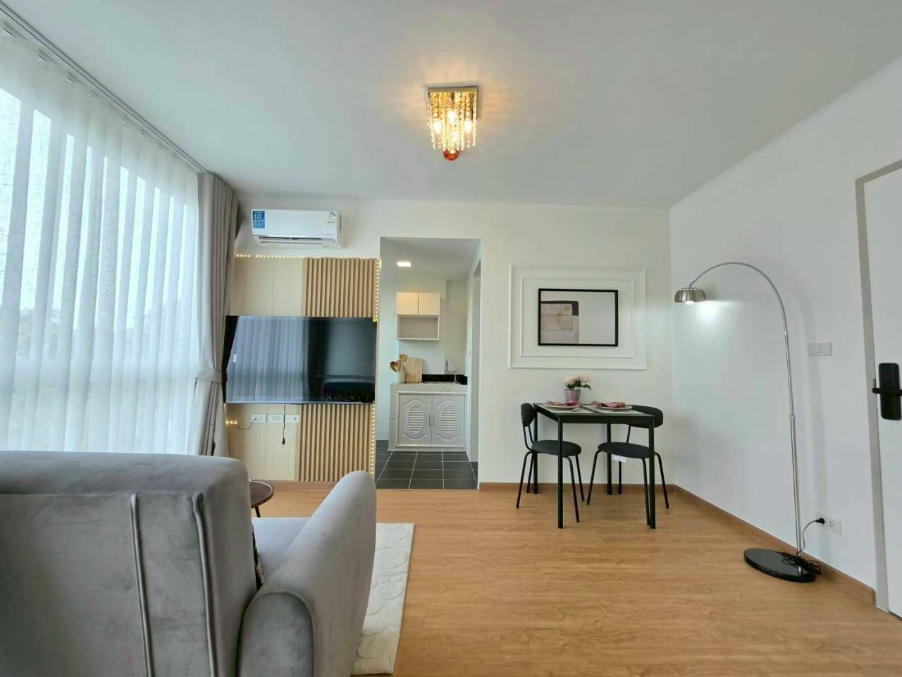 The Wide Condo WR-04468 9