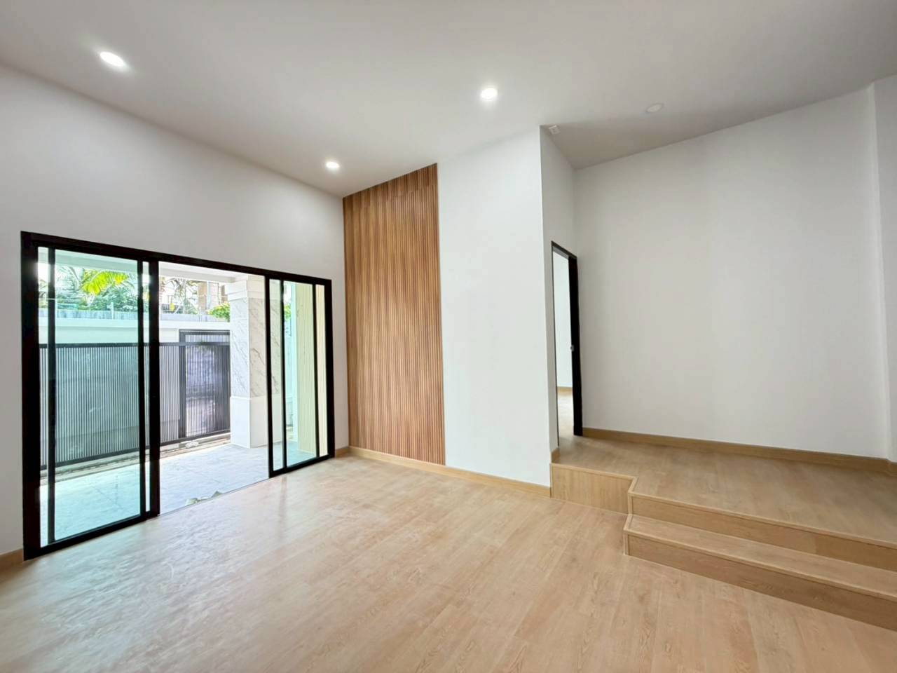 Land and House ปาริชาต WR-04474 2