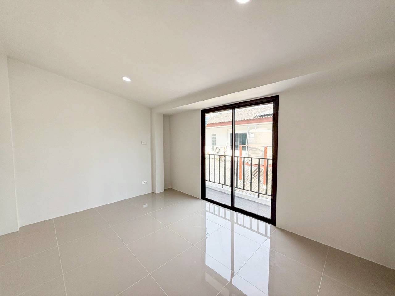 หมู่บ้านโกลเด้นวิลล์ 5 WR-04480 3