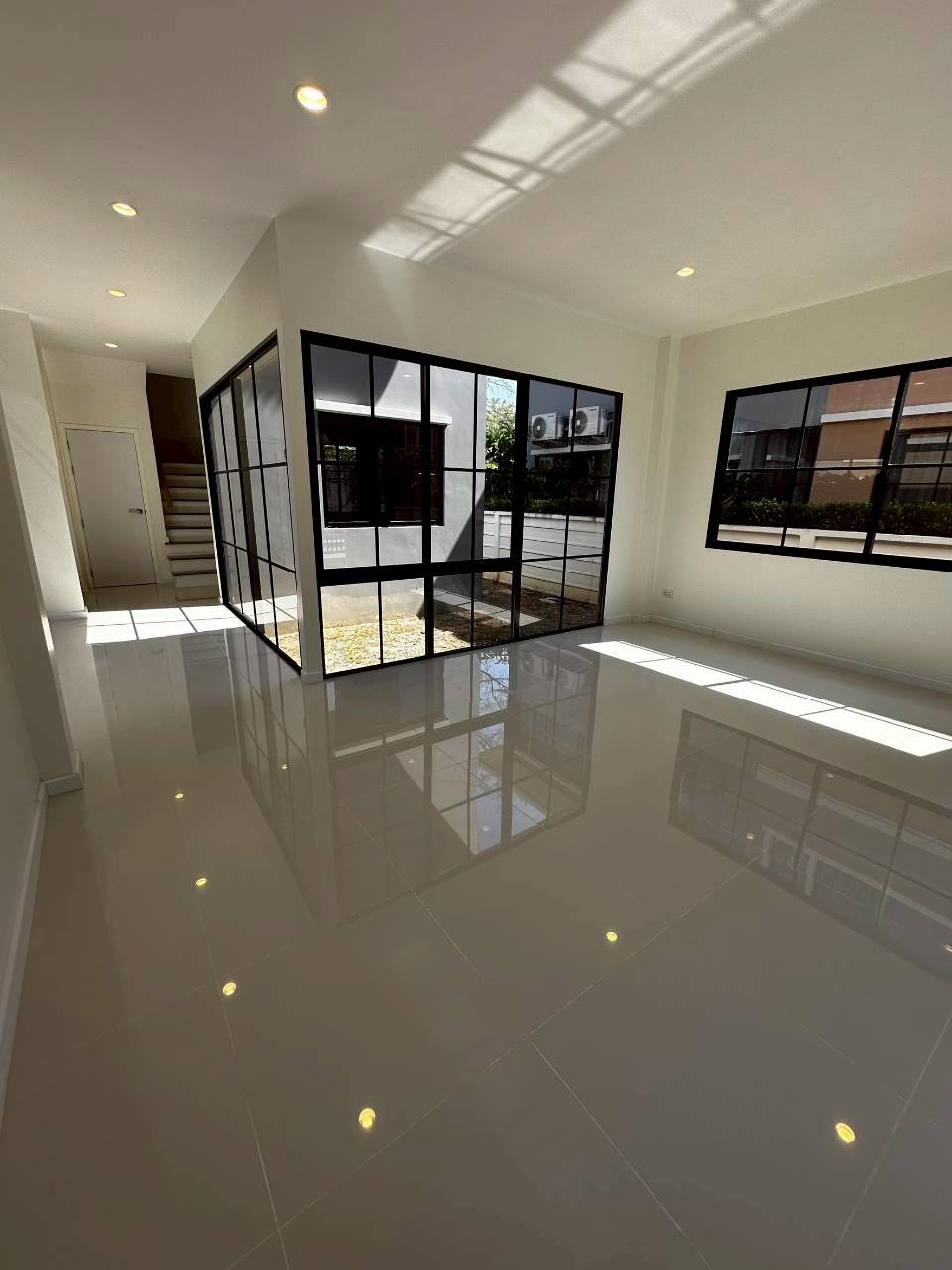 Crown Estate Koh Kaew WR-04501 4