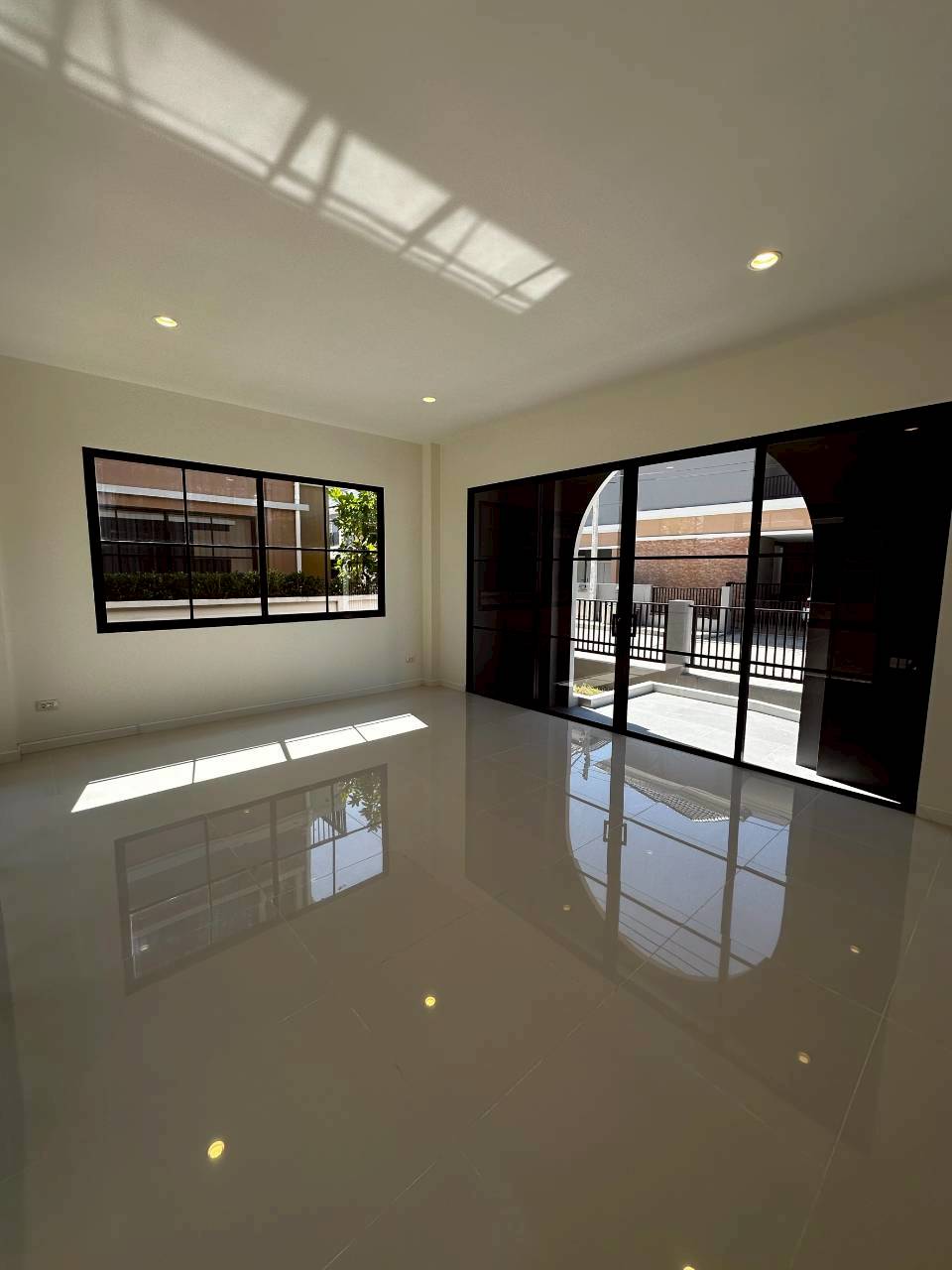 Crown Estate Koh Kaew WR-04501 8