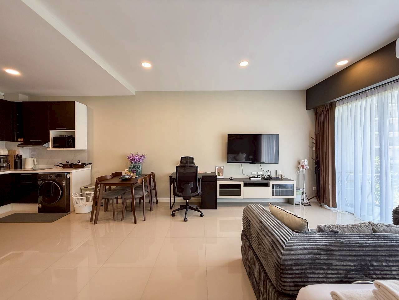 Chic Condominium WR-04538 2