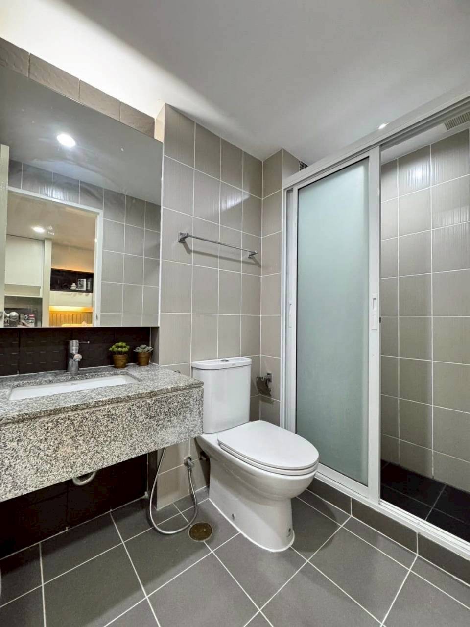 The Scene Condo WR-04565 11