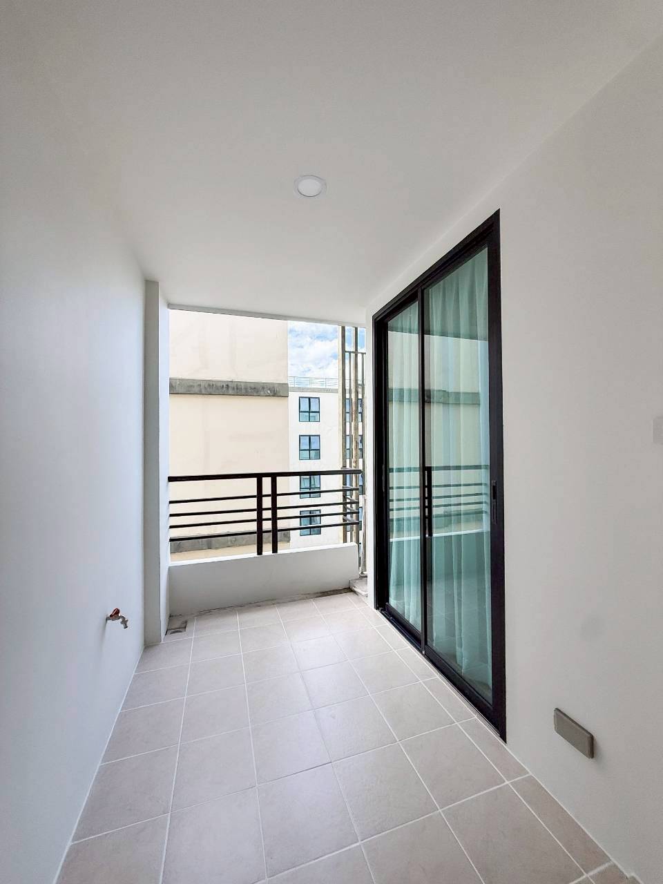The Future Condo WR-04600 11