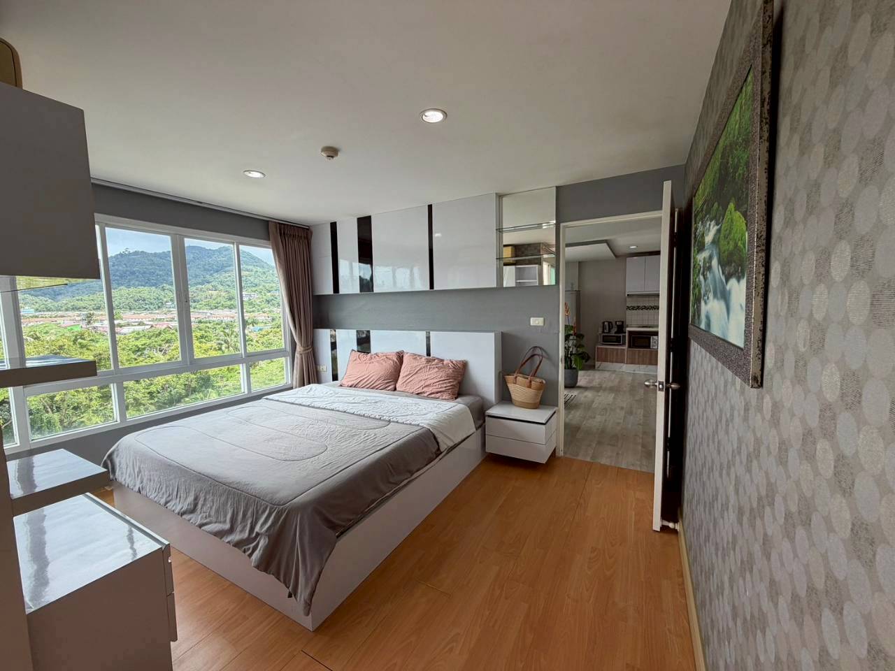 Plus 2 Condominium WR-04613 5