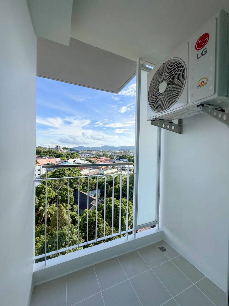 The Light Condominium WR-04635 10