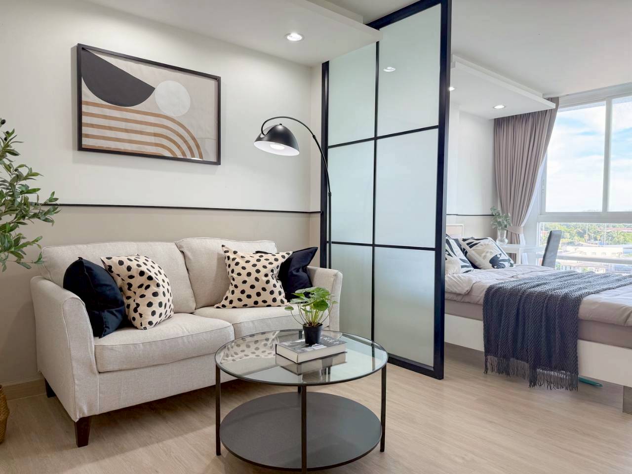 The Light Condominium WR-04635 2