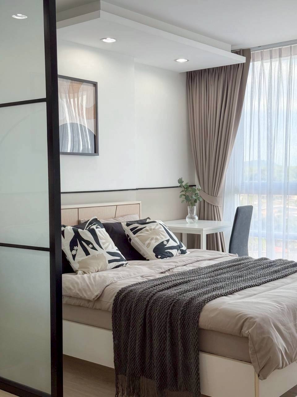 The Light Condominium WR-04635 6