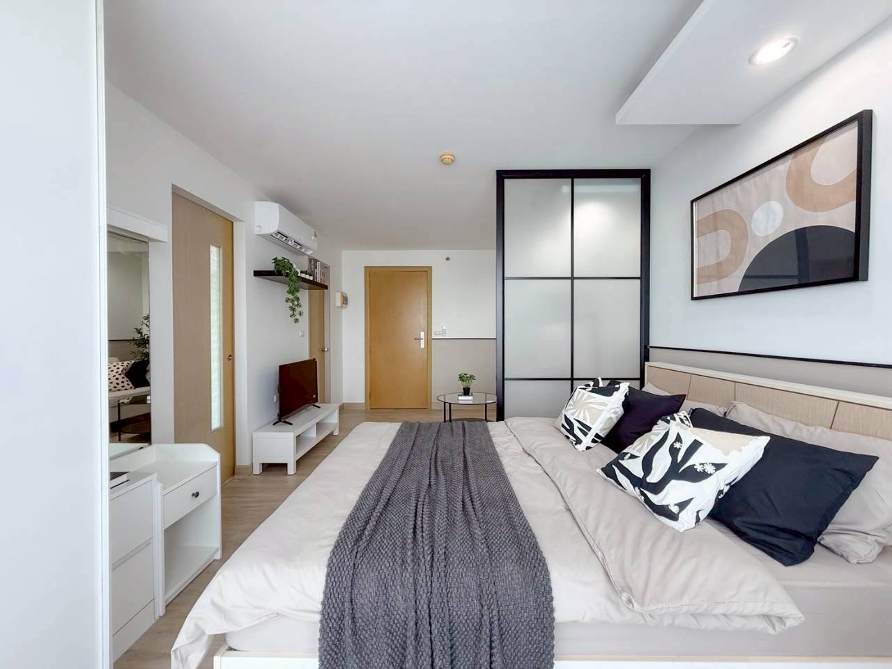 The Light Condominium WR-04635 7