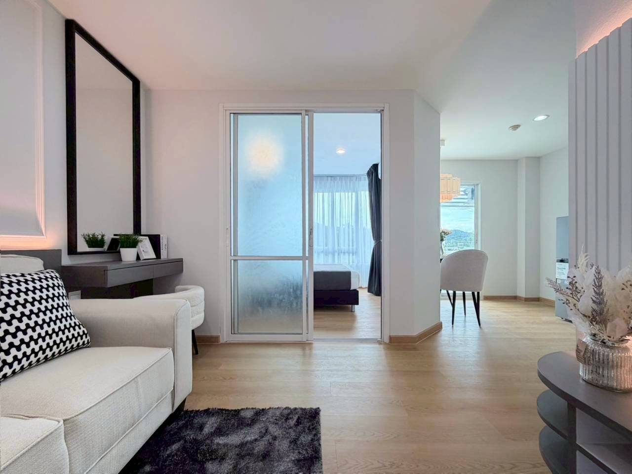 Plus Condo 1 WR-04641 2