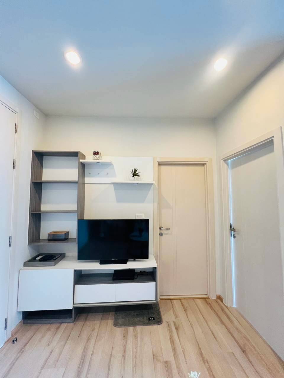 The Base Downtown WR-04720 7