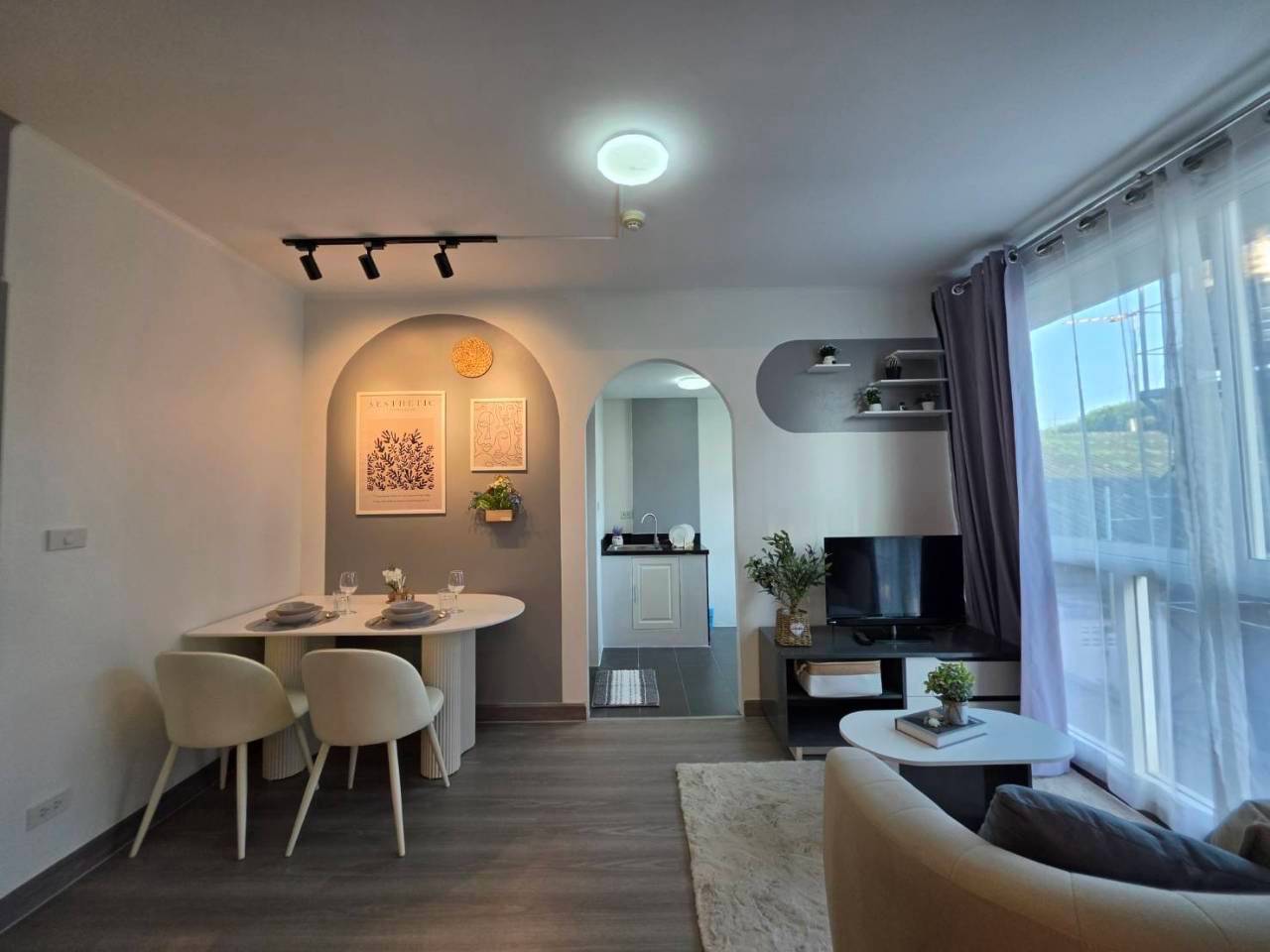 The Wide Condominium WR-04732 2