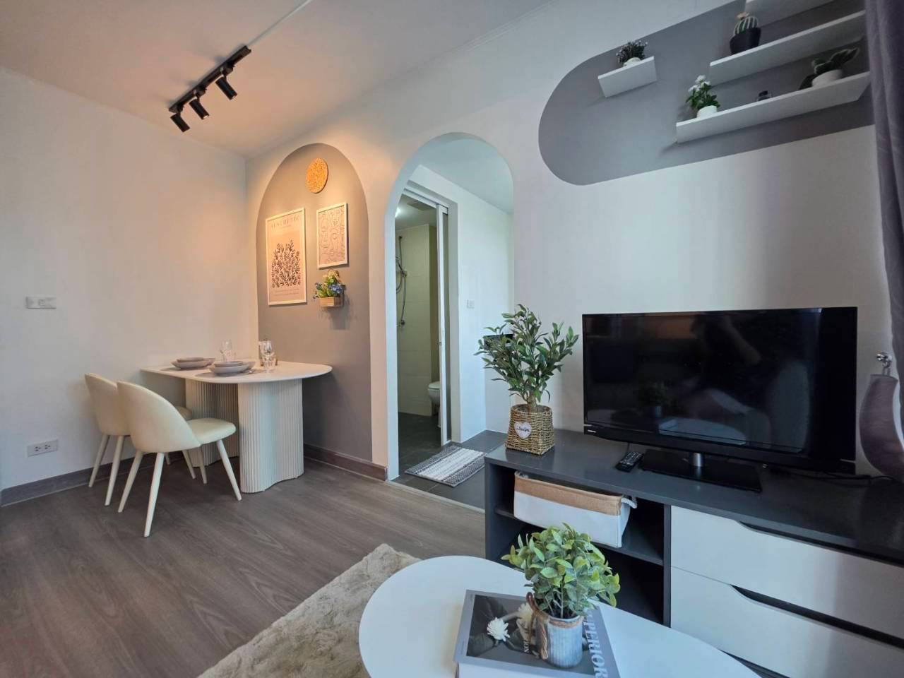 The Wide Condominium WR-04732 5