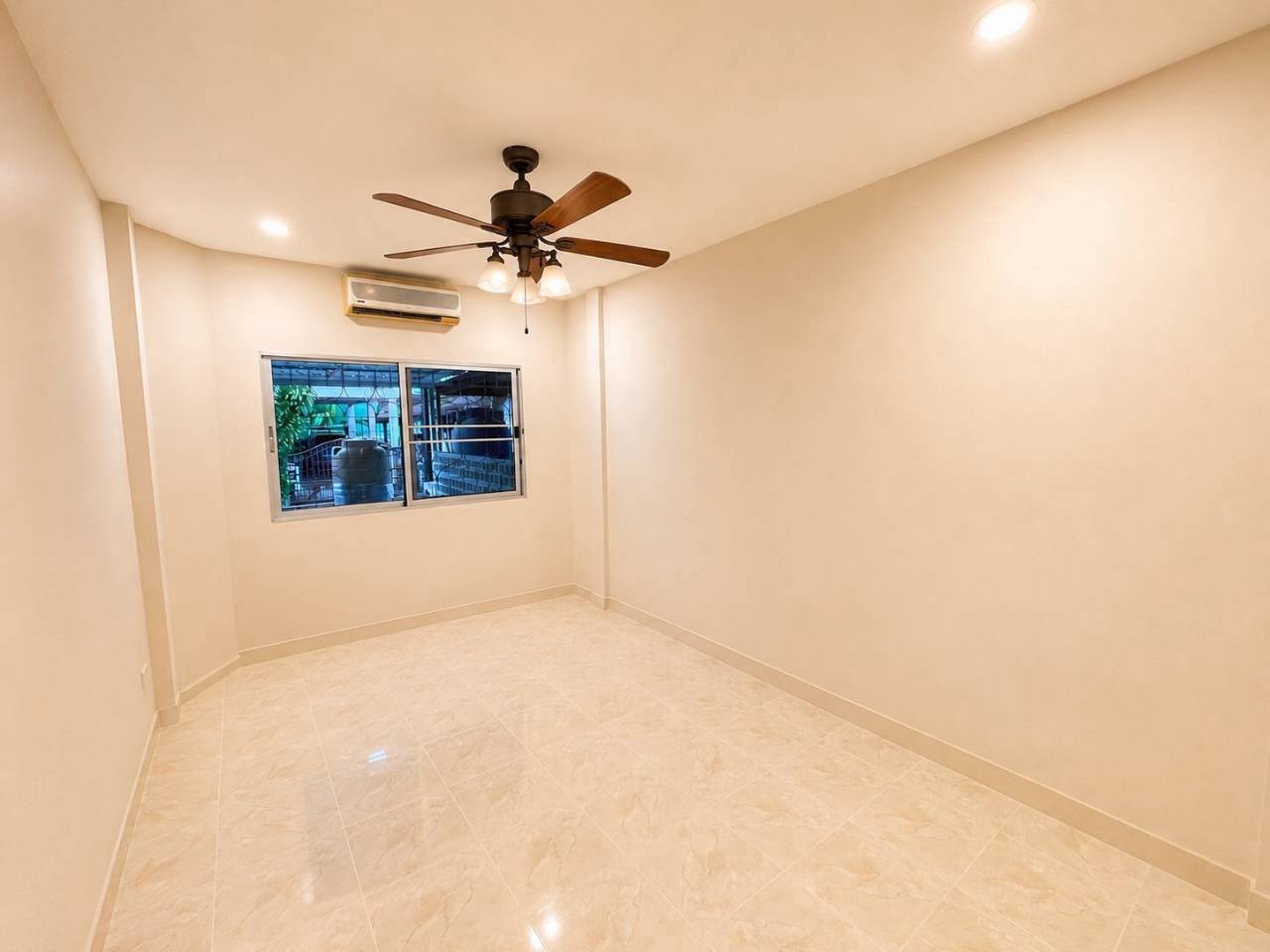 หมู่บ้านโชคทิพย์ ฉลอง WR-04747 3