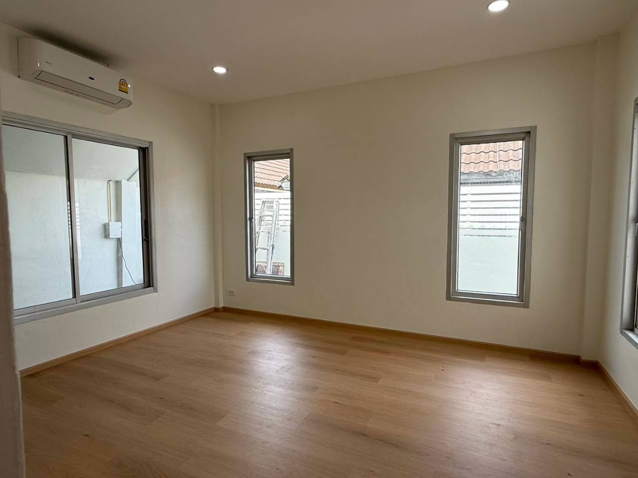 หมู่บ้านร็อคการ์เด้น 3-4 WR-04750 4