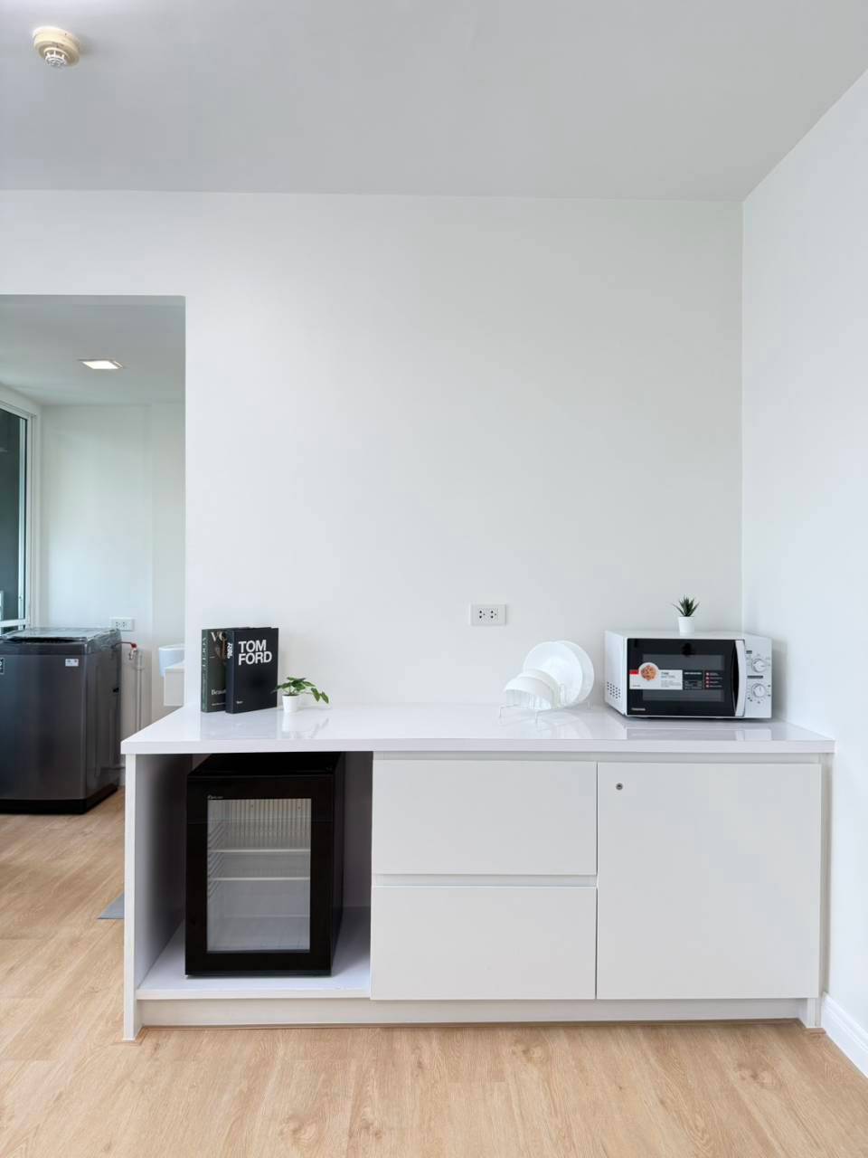 The Wide Condominium WR-04793 10