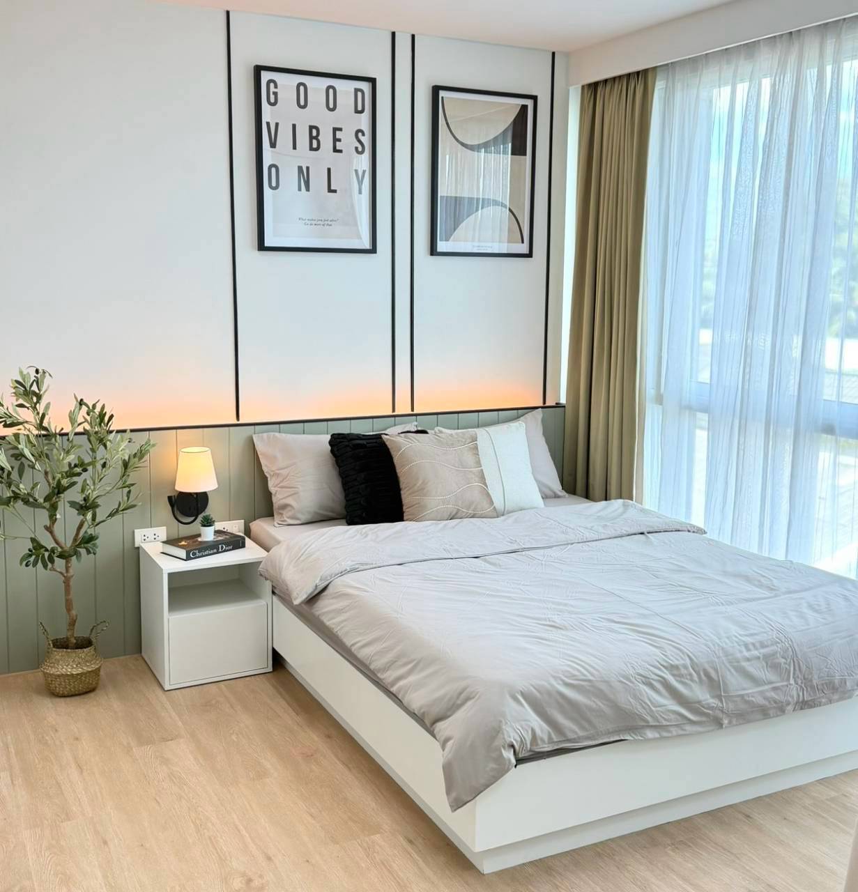 The Wide Condominium WR-04793 2